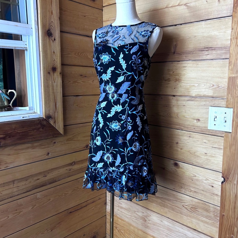 Embroidered Mesh Floral Cocktail Dress Womens Size 4 Black Blue BB Dakota RSVP